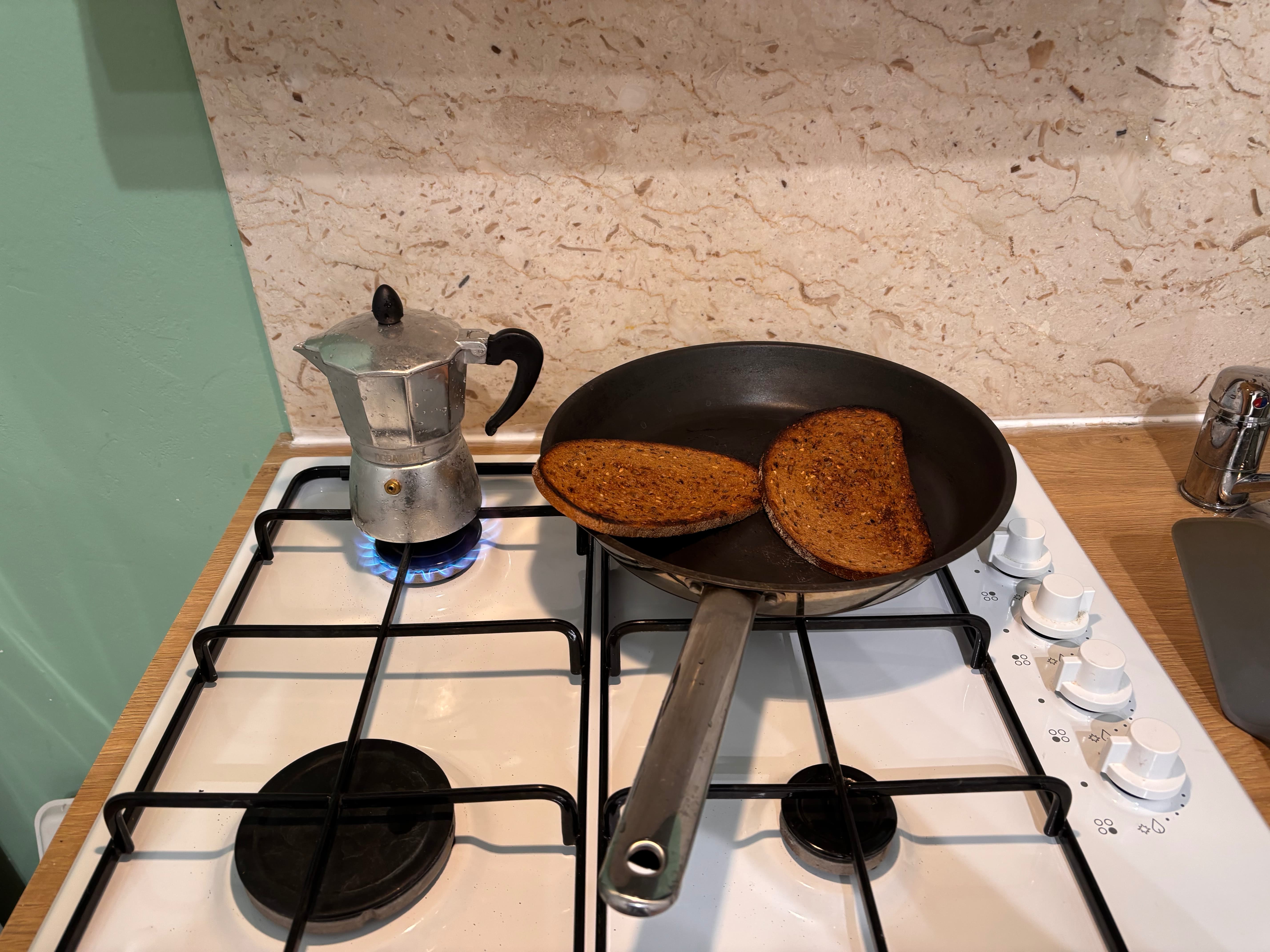 In der allergrößten Not isst der Teufel auch in der Braftpfanne getoastetes Brot.
