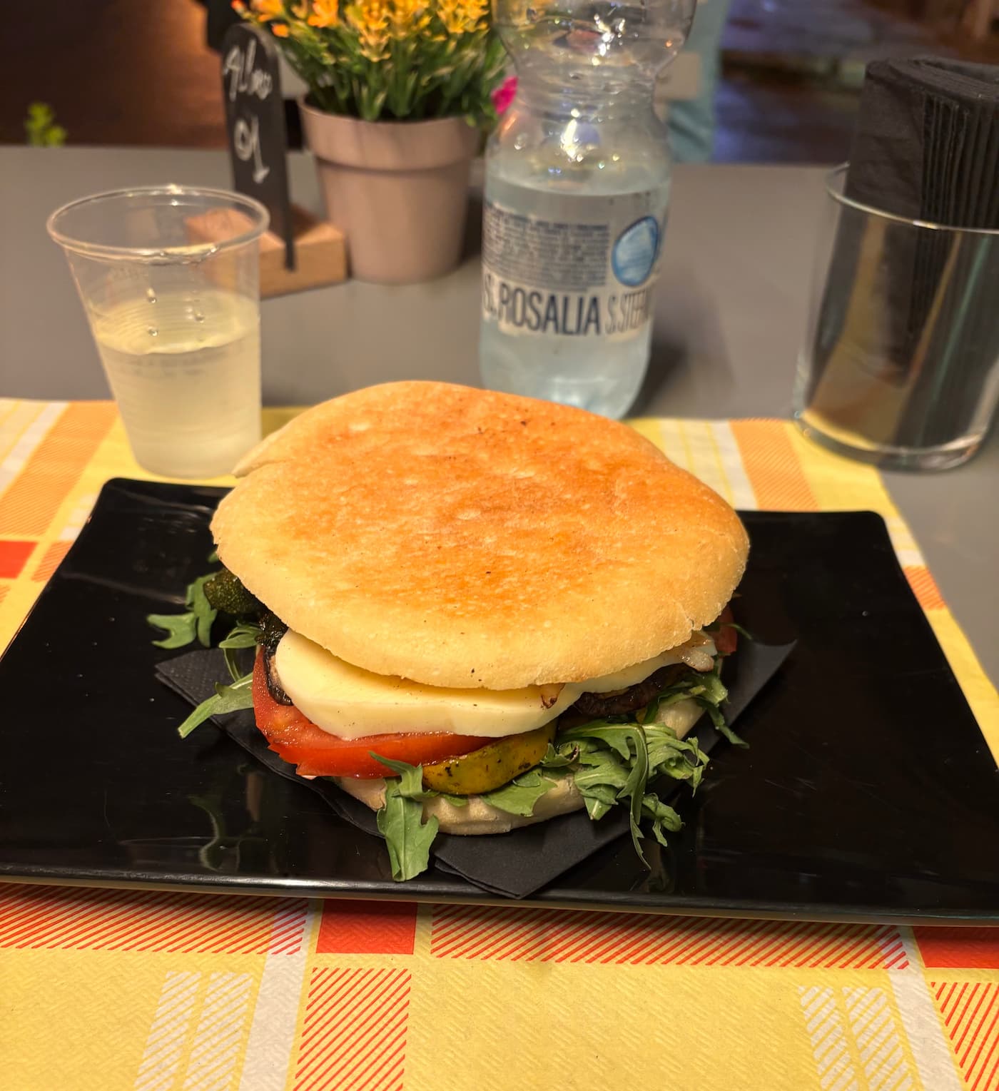 A 5€ veggie sandwich with a lot of veggies